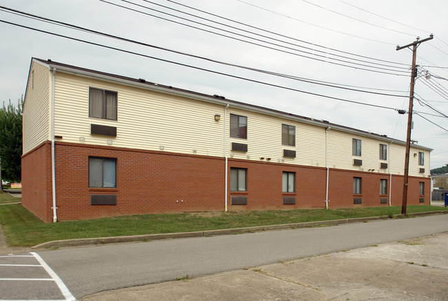 1050 Church St in Milton, WV - Building Photo - Building Photo