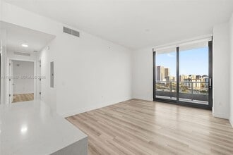 101 Diplomat Pkwy, Unit 1706 in Hallandale Beach, FL - Foto de edificio - Building Photo