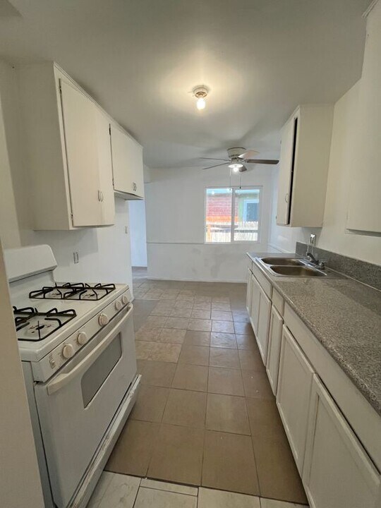 4223 W Broadway in Hawthorne, CA - Building Photo