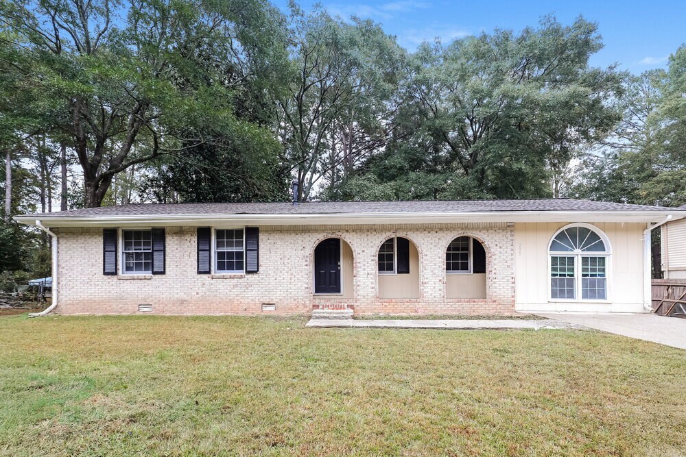 235 Hurst Point in Atlanta, GA - Building Photo