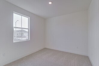 8208 Dreamside Ave in Bakersfield, CA - Building Photo - Building Photo