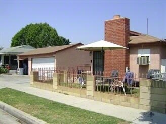 6727 Perry Rd in Bell Gardens, CA - Foto de edificio - Building Photo