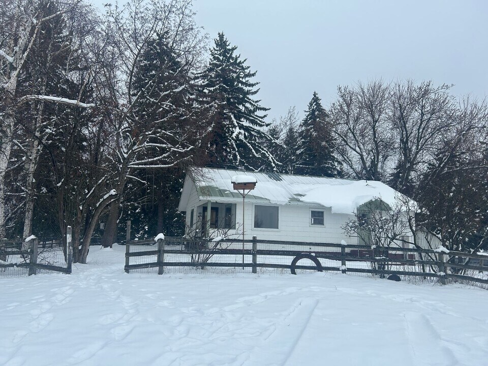 7480 Montana Hwy 35 in Bigfork, MT - Building Photo