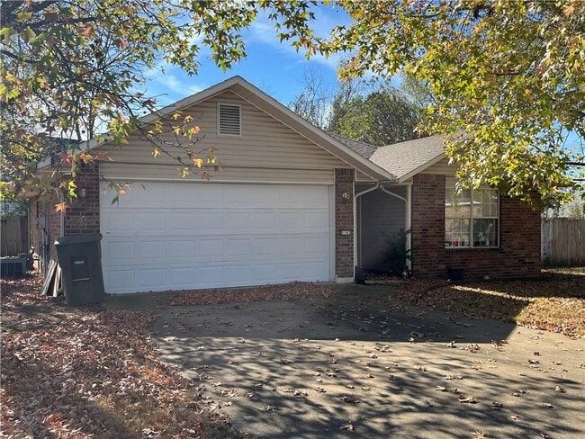 1143 S Liberty Dr in Fayetteville, AR - Building Photo - Building Photo