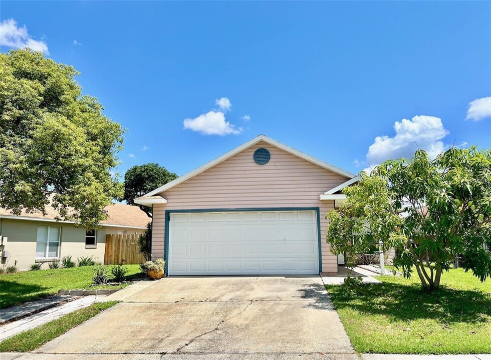 9909 Red Clover Ave in Orlando, FL - Building Photo