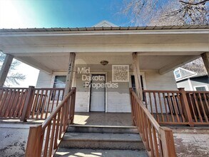 421 E 7th Ave in Mitchell, SD - Building Photo - Building Photo