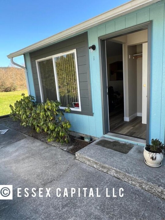 401 Edgewood Ct SE in Castle Rock, WA - Building Photo