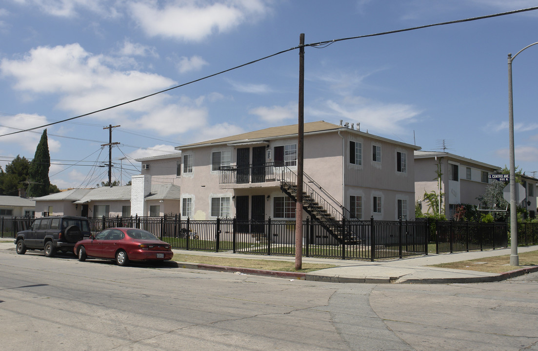 969 El Centro Ave in Los Angeles, CA - Building Photo