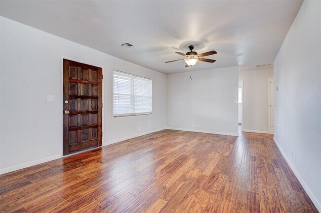 10813 Greystone Ave in The Village, OK - Building Photo - Building Photo