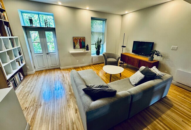 4063 De Bullion Rue in Montréal, QC - Building Photo - Building Photo