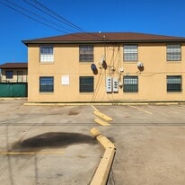 2704 E Kearney St in Laredo, TX - Building Photo