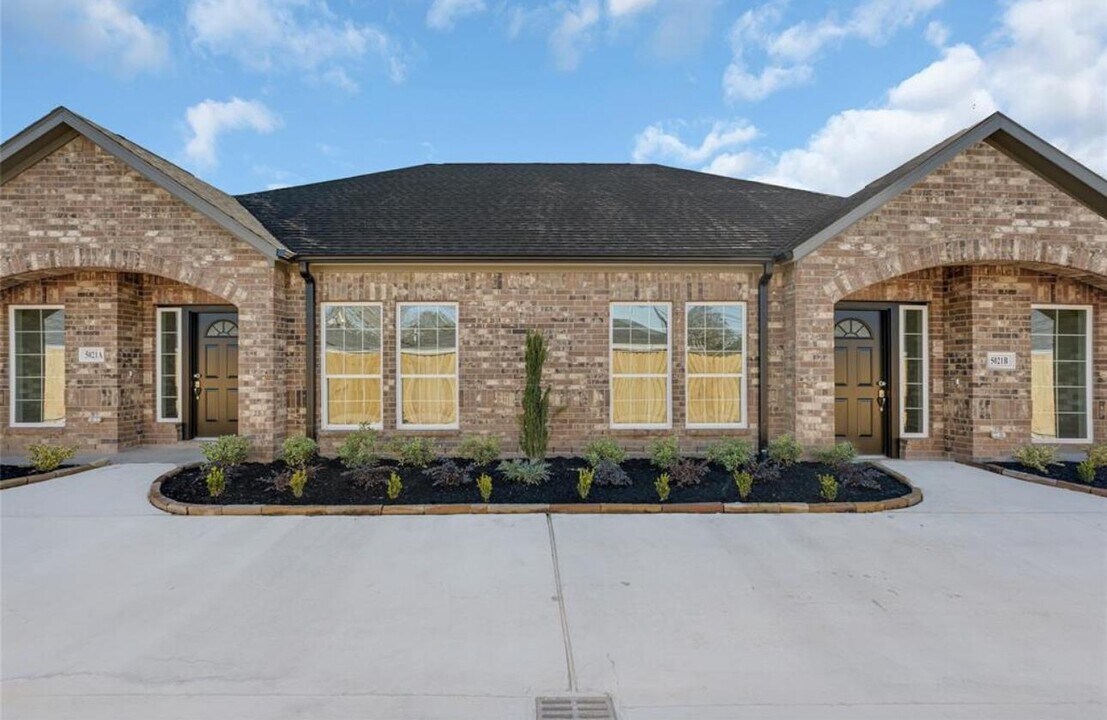 5021 Mallow St in Houston, TX - Foto de edificio
