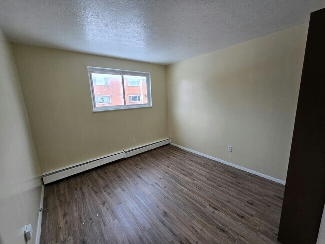 14815 Euclid Ave in East Cleveland, OH - Building Photo - Building Photo