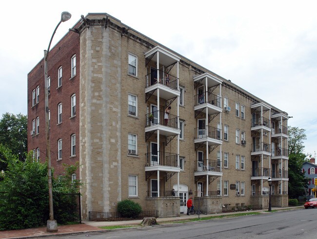 Maple Commons in Springfield, MA - Foto de edificio - Building Photo