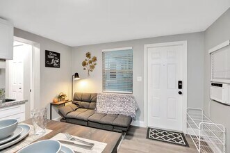 1235 Grove St in Clearwater, FL - Foto de edificio - Building Photo