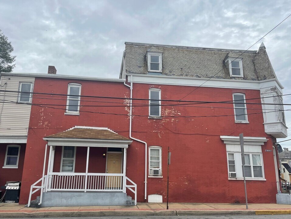 201 E Cottage Pl in York, PA - Building Photo