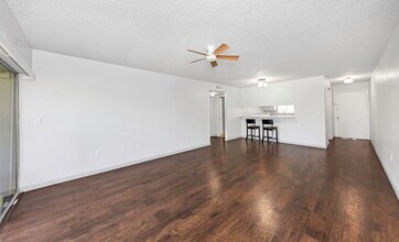 621 99th Ave N, Unit 102 in St. Petersburg, FL - Building Photo - Building Photo