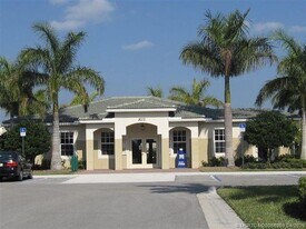1571 SE Hampshire Way in Stuart, FL - Building Photo