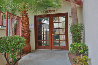 Pavilions At University in Las Cruces, NM - Foto de edificio - Building Photo