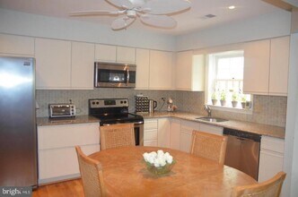 10912 Brewer House Rd in Rockville, MD - Building Photo - Building Photo