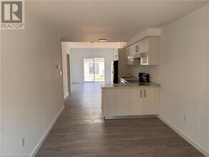90 HighRiver Trl in Welland, ON - Building Photo - Building Photo