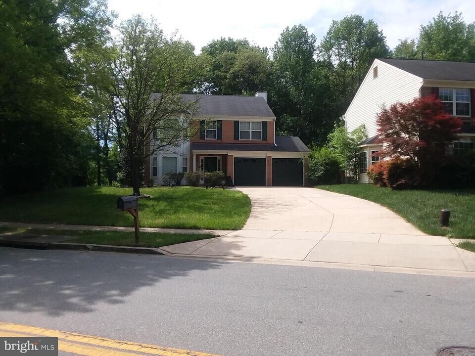 13717 Gullivers Trail in Bowie, MD - Building Photo