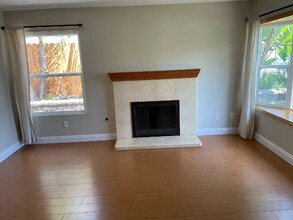 146 Village Run W in Encinitas, CA - Building Photo - Building Photo