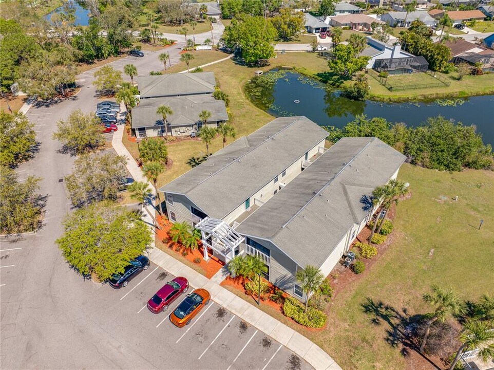 8115 45th Ct E in Sarasota, FL - Building Photo
