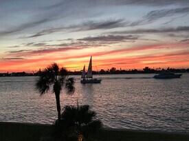 360 8th Ave N in Tierra Verde, FL - Building Photo