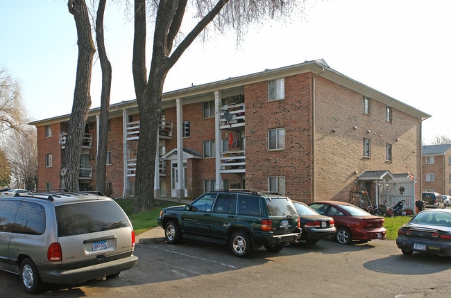 710 Schjelmile Rd in Northfield, MN - Foto de edificio - Building Photo