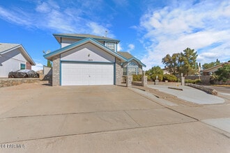 11823 Stone Castle Dr in El Paso, TX - Building Photo - Building Photo