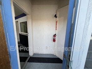 652 Old Coors Dr SW in Albuquerque, NM - Foto de edificio - Building Photo