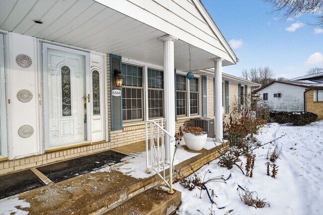 6644 Ravenwood Ave NW in Canton, OH - Foto de edificio - Building Photo
