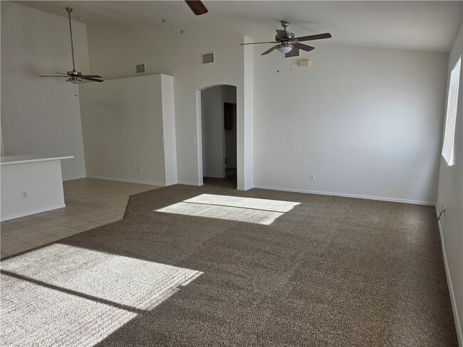 969 Beverly Ave in Kingman, AZ - Building Photo - Building Photo