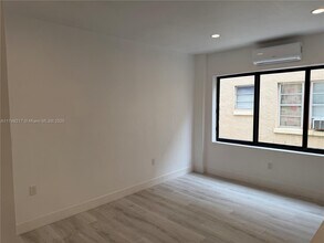 75 Glen Royal Pkwy-Unit -7 in Miami, FL - Building Photo - Building Photo