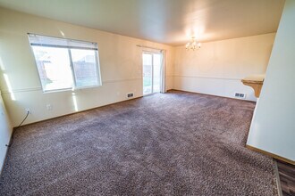 2106 Yellowstone St in Ellensburg, WA - Building Photo - Building Photo