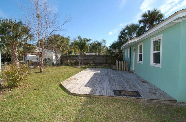 1105 10th St N in Jacksonville Beach, FL - Foto de edificio - Building Photo