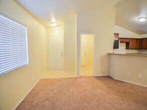 3825 Gulliver St in Las Vegas, NV - Building Photo - Building Photo