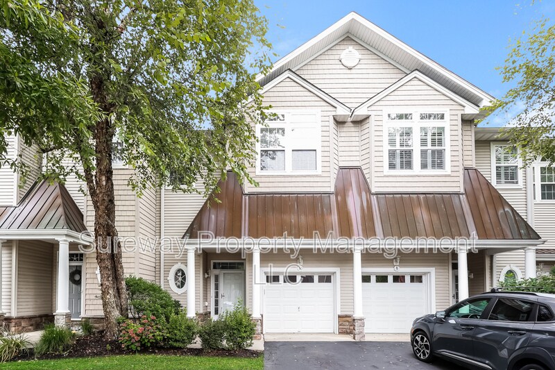 10 Sea Breeze Ct in Stafford Township, NJ - Building Photo