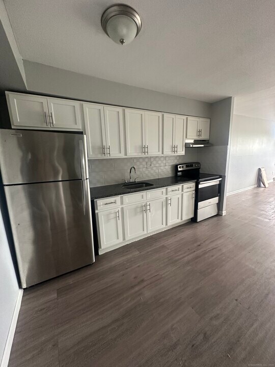 109 Kaye Vue Dr in Hamden, CT - Building Photo