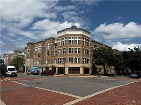 12000 Market St in Reston, VA - Building Photo