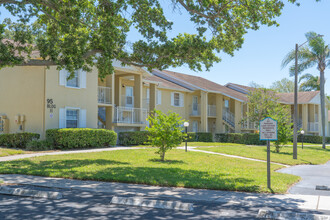 Tiffany Lake Condos in Dunedin, FL - Building Photo - Building Photo