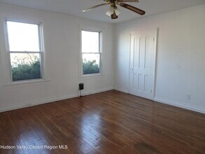 349 State St in Hudson, NY - Foto de edificio - Building Photo