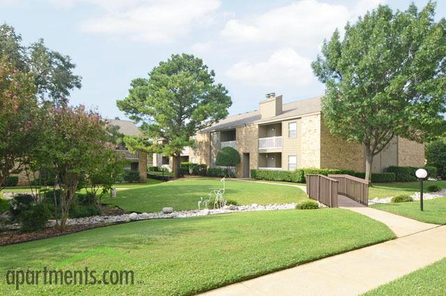 The Creek At Brookhollow Apartments in Arlington, TX - Building Photo