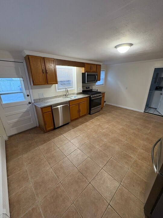 6-6 Oliver Ct in Milford, MA - Building Photo