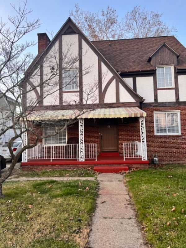 property at 15 MacCorkle Ave SW