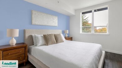 1055 N Anchor Way, Unit 354 in Portland, OR - Building Photo - Building Photo