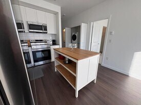 8509-8158 158 St in Surrey, BC - Building Photo