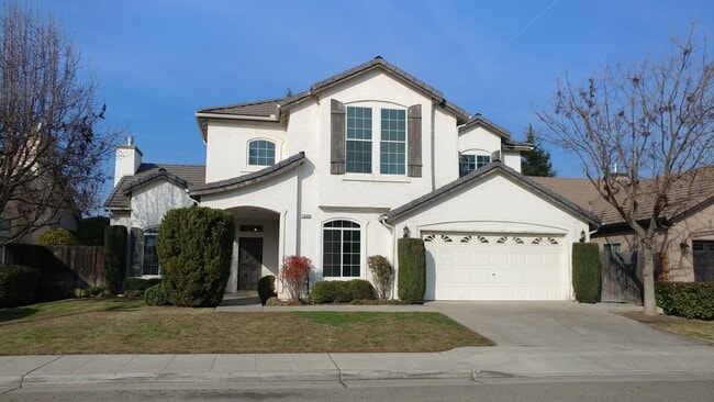 property at 1090 E Royal Dornoch Ave