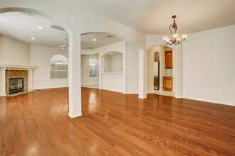 7630 N Linpar Ct in Houston, TX - Building Photo - Building Photo